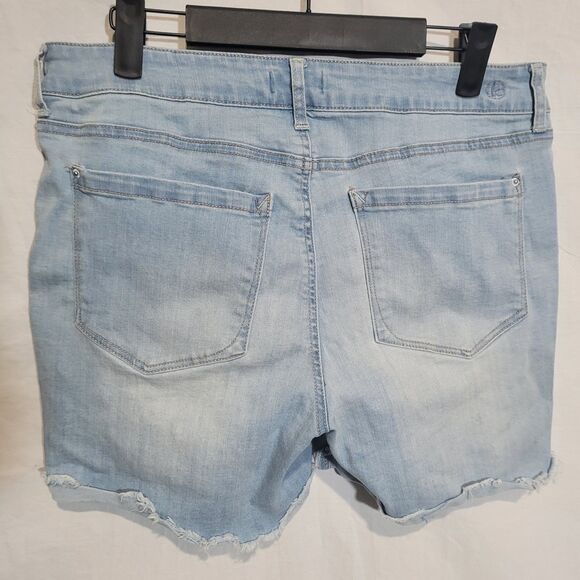Kensie Jeans Denim Shorts, Like New, Light Blue, Women's size 8/29 - Picture 2 of 4
